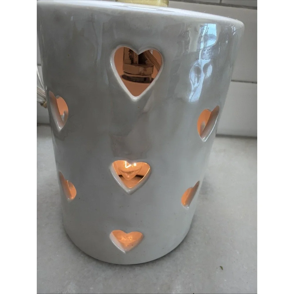 Ceramic Heart Cutout White Lamp With 3way Switch‎ And Bottom Night Llght